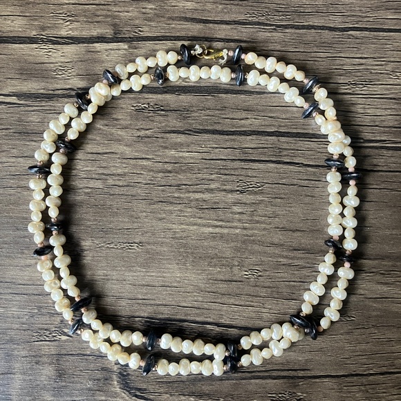 Vintage long ivory faux pearl, black and gold tone beads baroque opera necklace - Picture 4 of 8
